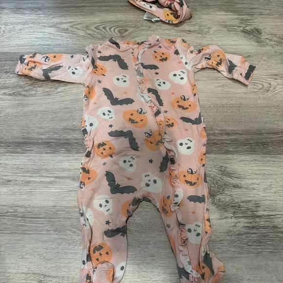 Adorable Halloween Kids Footie in Pink - Picture 1 of 2